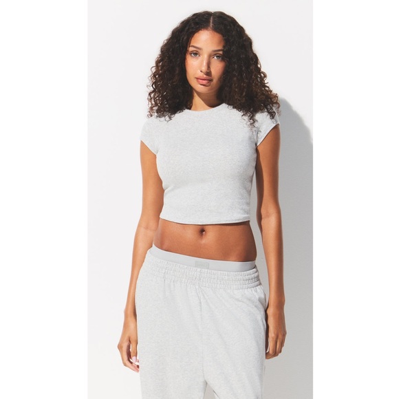 NWTS SKIMS DROP NEEDLE POINTELLE BABY TEE in LOLLIPOP | MEDIUM - Picture 7 of 13